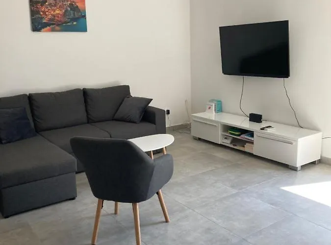 Axelsson In Willa Medulin